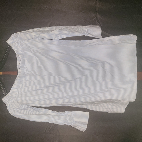 Small Gap off th3 shoulders blouse 👚 - Picture 1 of 2